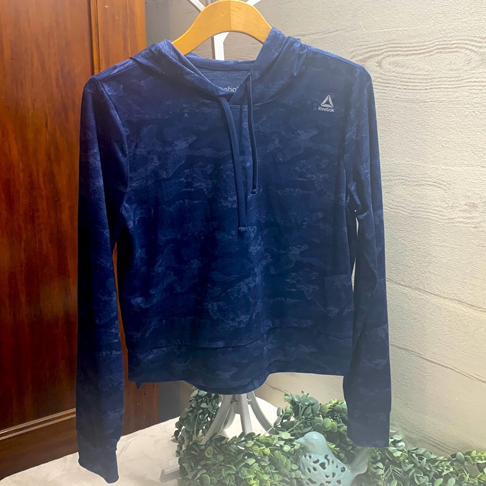 Women’s Reebok lightweight long sleeve blue camo hoodie size s